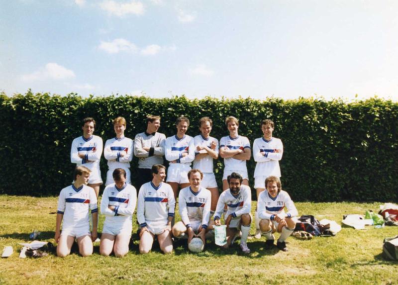Lake Balaton 1989.jpg -  Federico Tibone, Charlie Doyle, Gary Nixon, ?, Anders Wallender, Richard Pitts, Keith Martell?, ?, Mick Kelly, Sean McLaughlin, Sergio Corti, Markus GammelinKarl Howarth and Martin Cryan are in this team somewhere.Paul Coates may be the other unknown. 